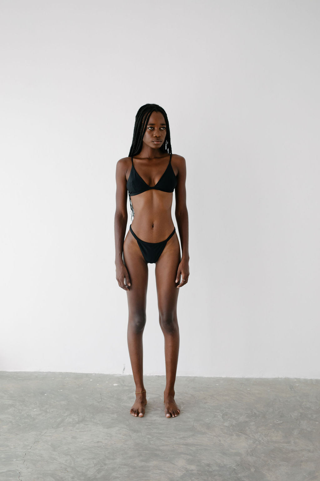 RITA TRIANGLE SWIM TOP - BLACK - NOLLA