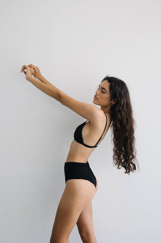 TRIANGLE BRA TOP | Black - NOLLA